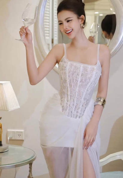 White Women's Dress S539