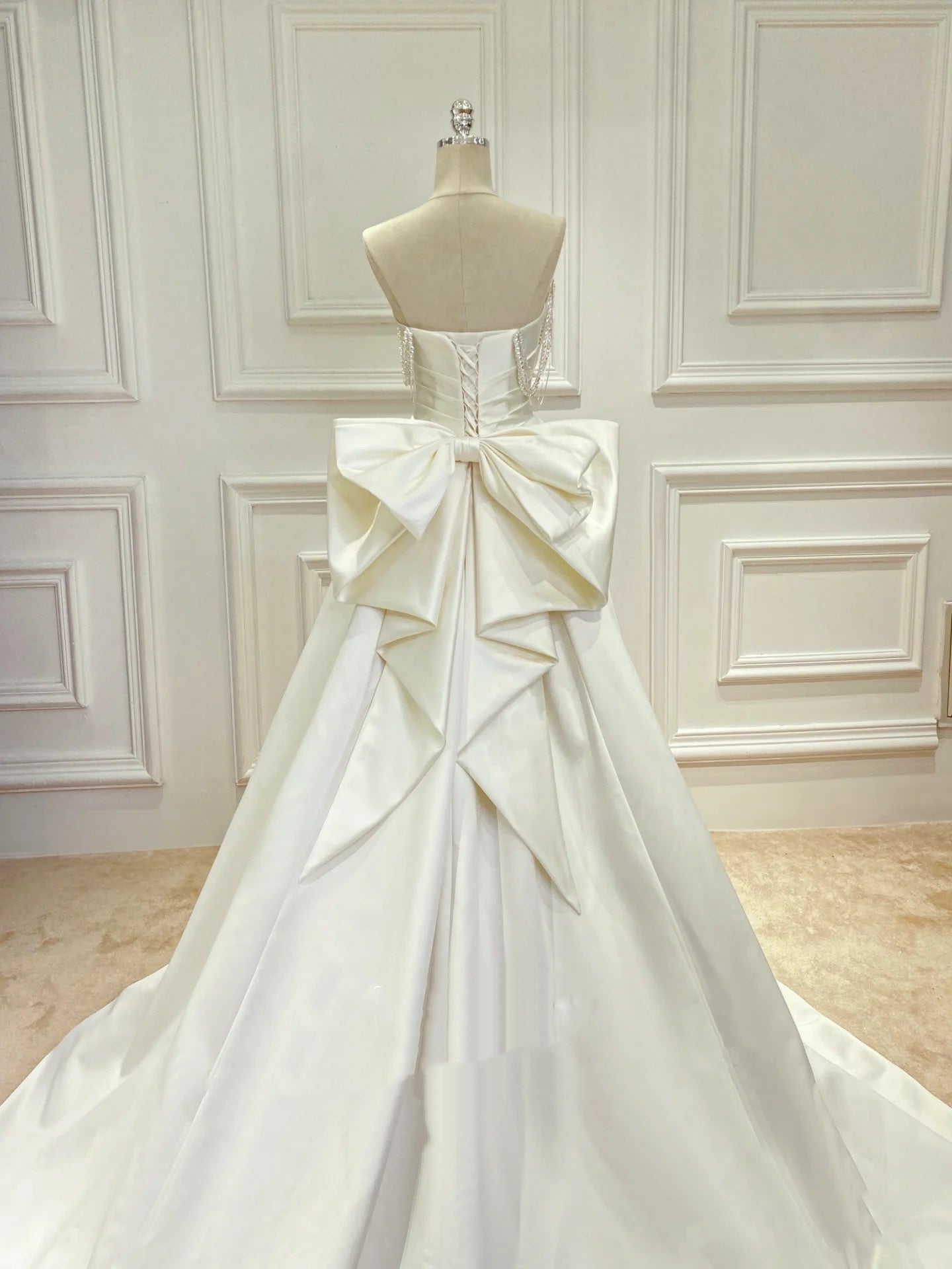 Robe de mariée classique fourreau décolleté en cœur, longue robe de mariée blanche en satin, élégante robe de mariée DH749