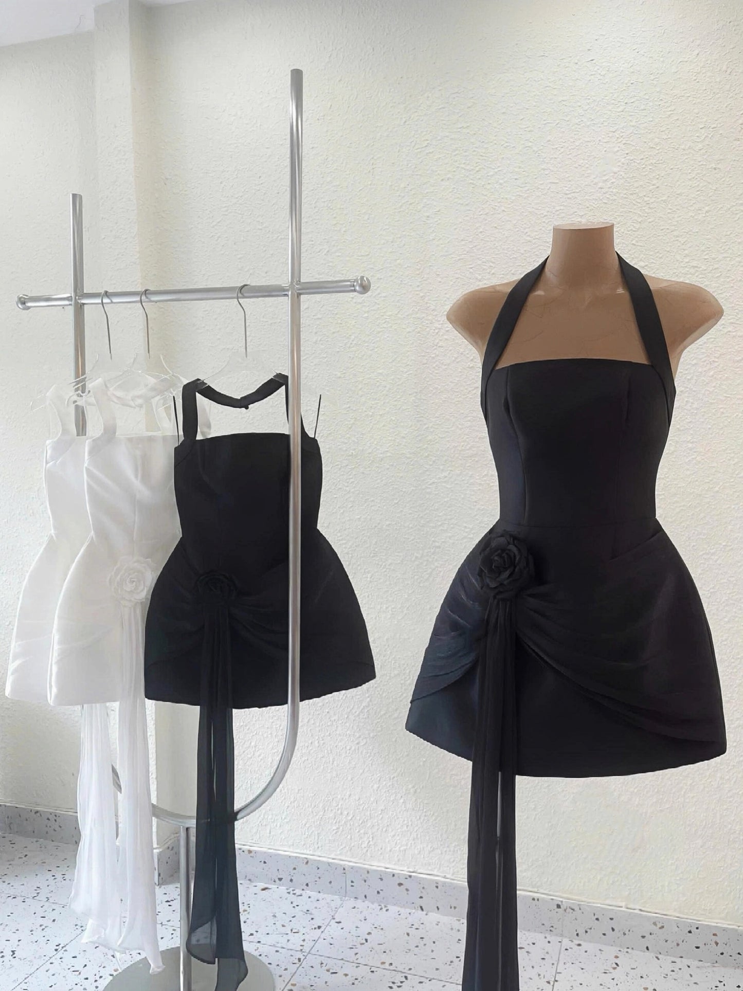 Modest A line Halter Little Black Dress Party Dresses Short Formal Homecoming Dresses Night Chic Elegant Cocktail Dresses 16th Birthday Outfits Hoco Dress DH2766