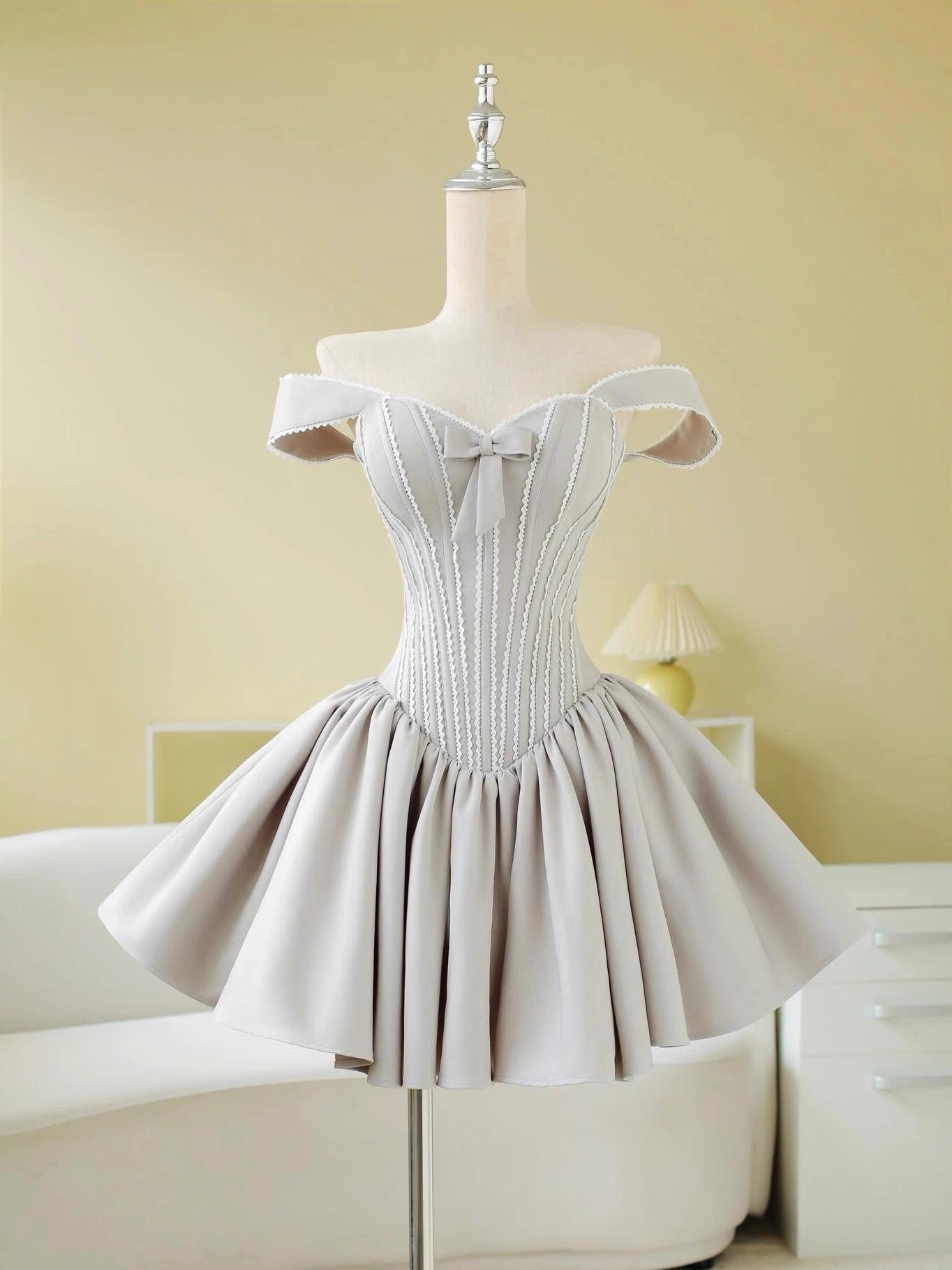 Simple Ball Gown Sweetheart Silver Short Satin Formal Homecoming Dresses Party Graduation Dress Hoco Dresses DH2779