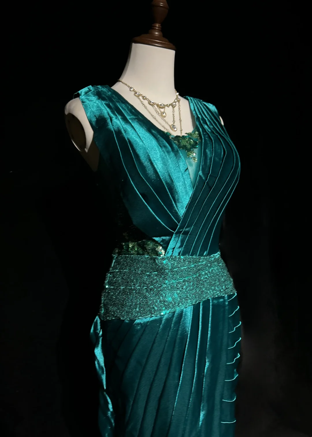 Vintage Sheath V Neck Green Satin Mother Of Bride Dress Party Gown Knee Length For Summer Women DH1017