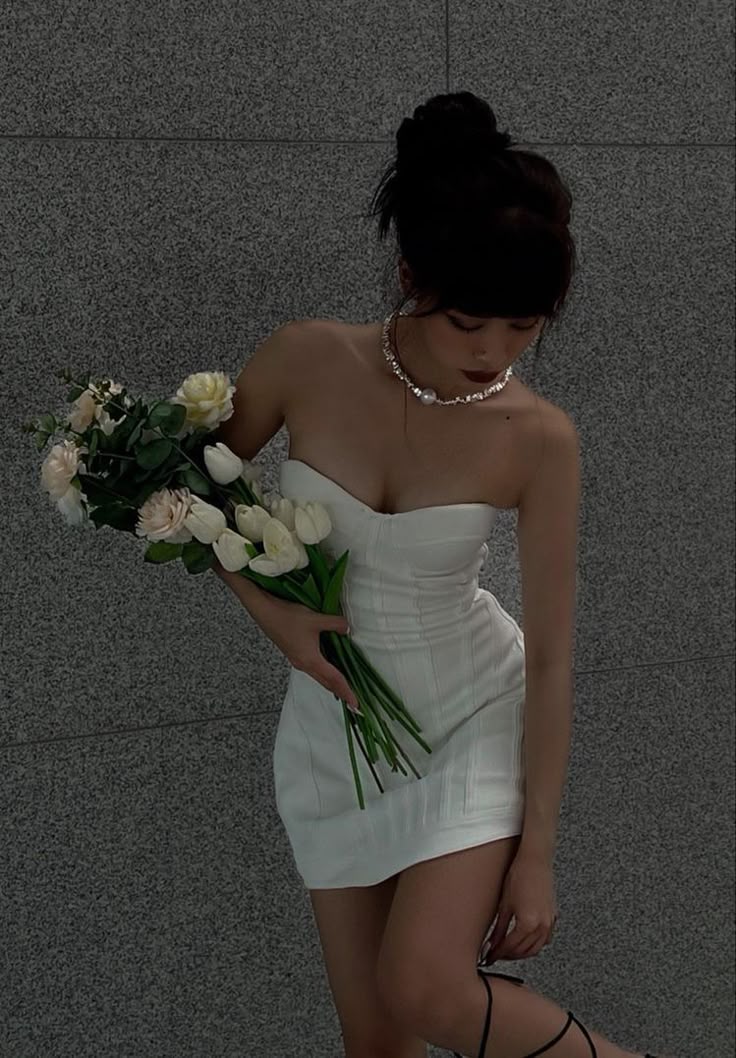 Robe de soirée courte en satin blanc, coupe trapèze, décolleté en cœur, tenue de soirée formelle pour la 8e année, style collège, DH1066