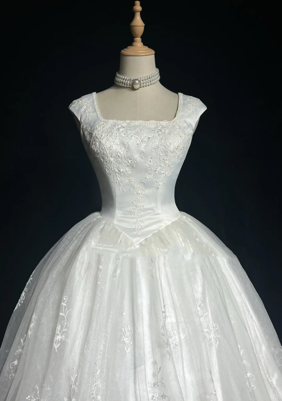 Vintage Bridal Gown Ball Gown Square Neck Sleeveless Tulle Lace Long White 70s Wedding Dresses Elegant Bridal Gowns DH1104