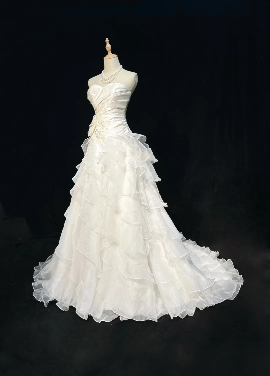 Unique Bridal Gown Ball Gown Strapless Lace Sleeveless White 50s Wedding Dresses Modest Bridal Gowns DH1105