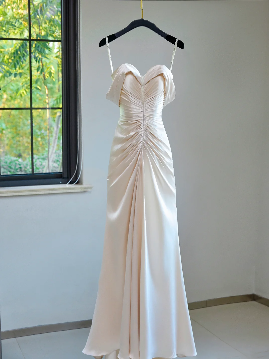 Robe de mariée modeste, fourreau, épaules dénudées, rose clair, en satin plissé, longue, élégante, DH1122