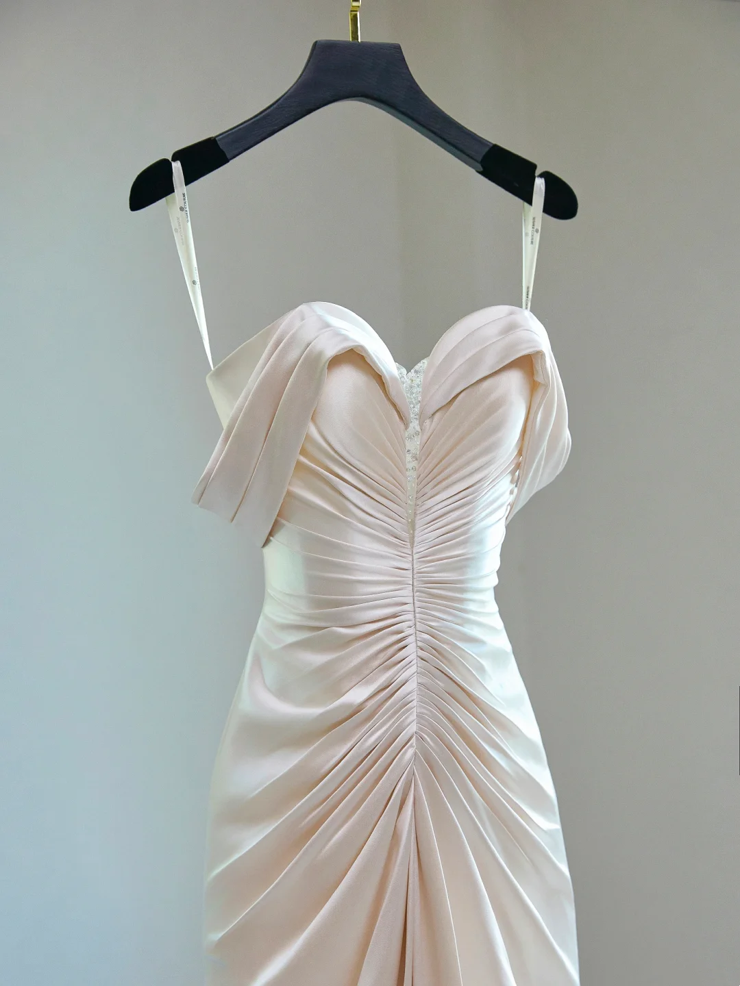 Robe de mariée modeste, fourreau, épaules dénudées, rose clair, en satin plissé, longue, élégante, DH1122