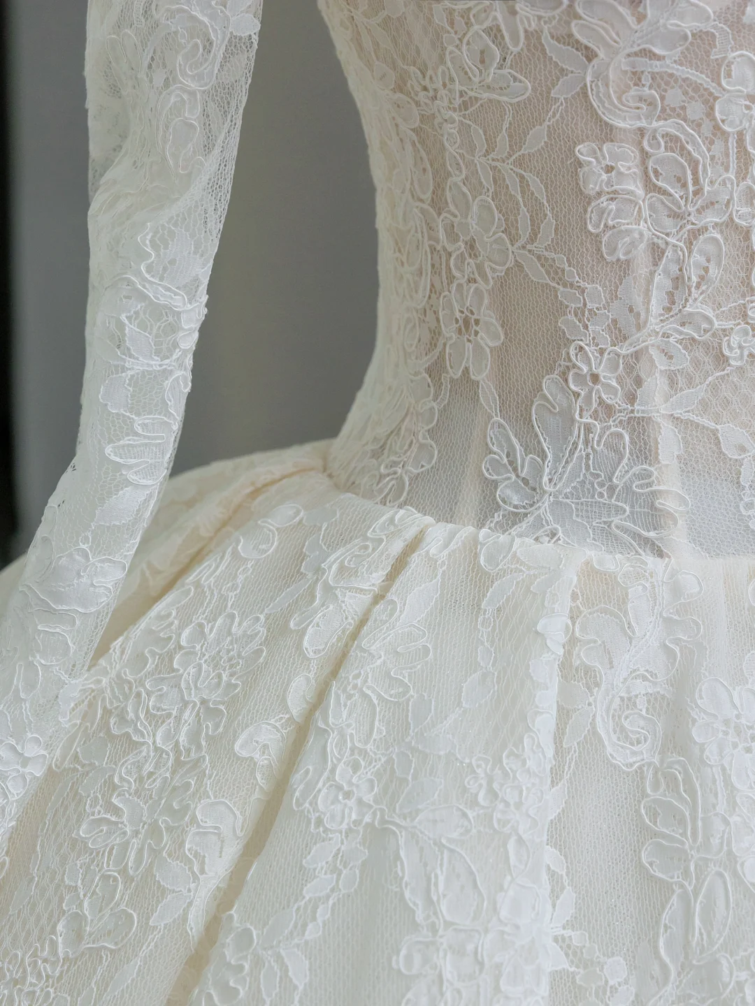 Unique Bridal Gown Ball Gown Off The Shoulder Lace Long Sleeves White 50s Wedding Dresses Vintage Bridal Gowns DH1137