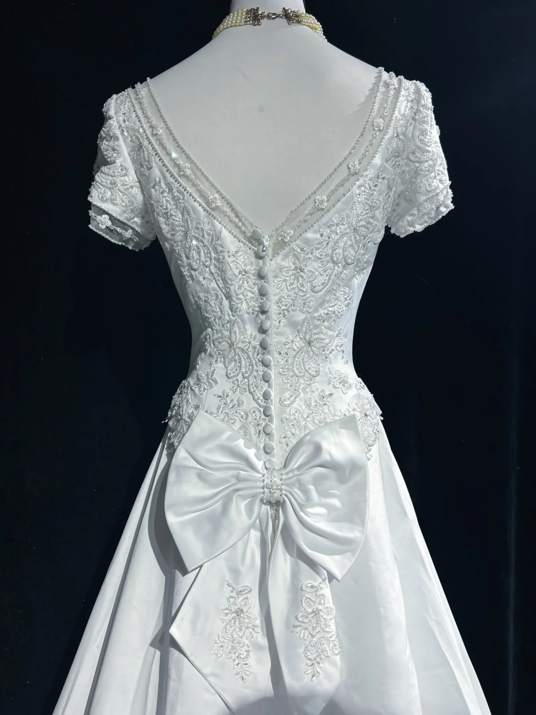 Robe de mariée classique et élégante, coupe trapèze, col en V, longue, en satin blanc, style années 70, robes de mariée vintage, DH1149