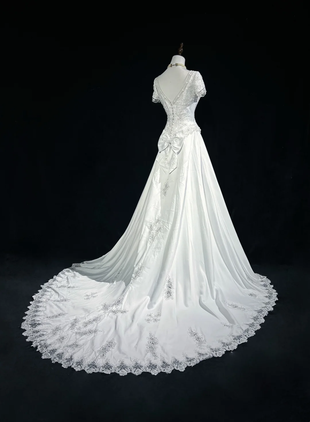 Robe de mariée classique et élégante, coupe trapèze, col en V, longue, en satin blanc, style années 70, robes de mariée vintage, DH1149