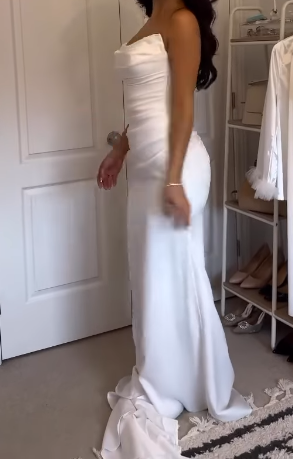 Romantisches Brautkleid Meerjungfrau Trägerloses Weißes Rüschen Brautkleid Minimalistisches Brautkleid DP1201