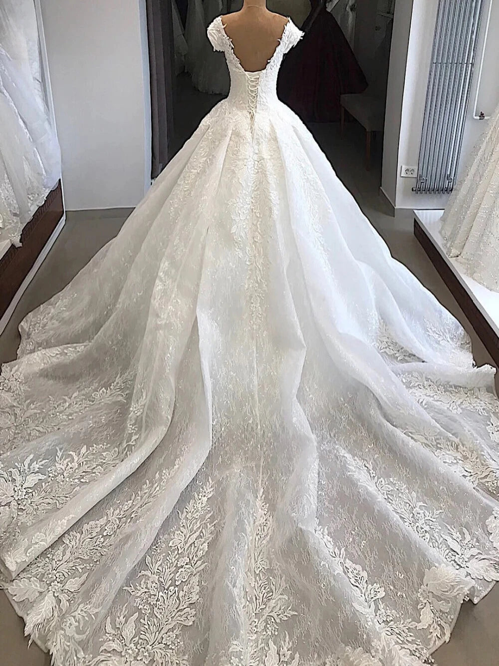 Einzigartiges Brautkleid Ballkleid aus der Schulter weiß kurze Ärmel Spitze Brautkleider hübsche Brautkleider DH1218