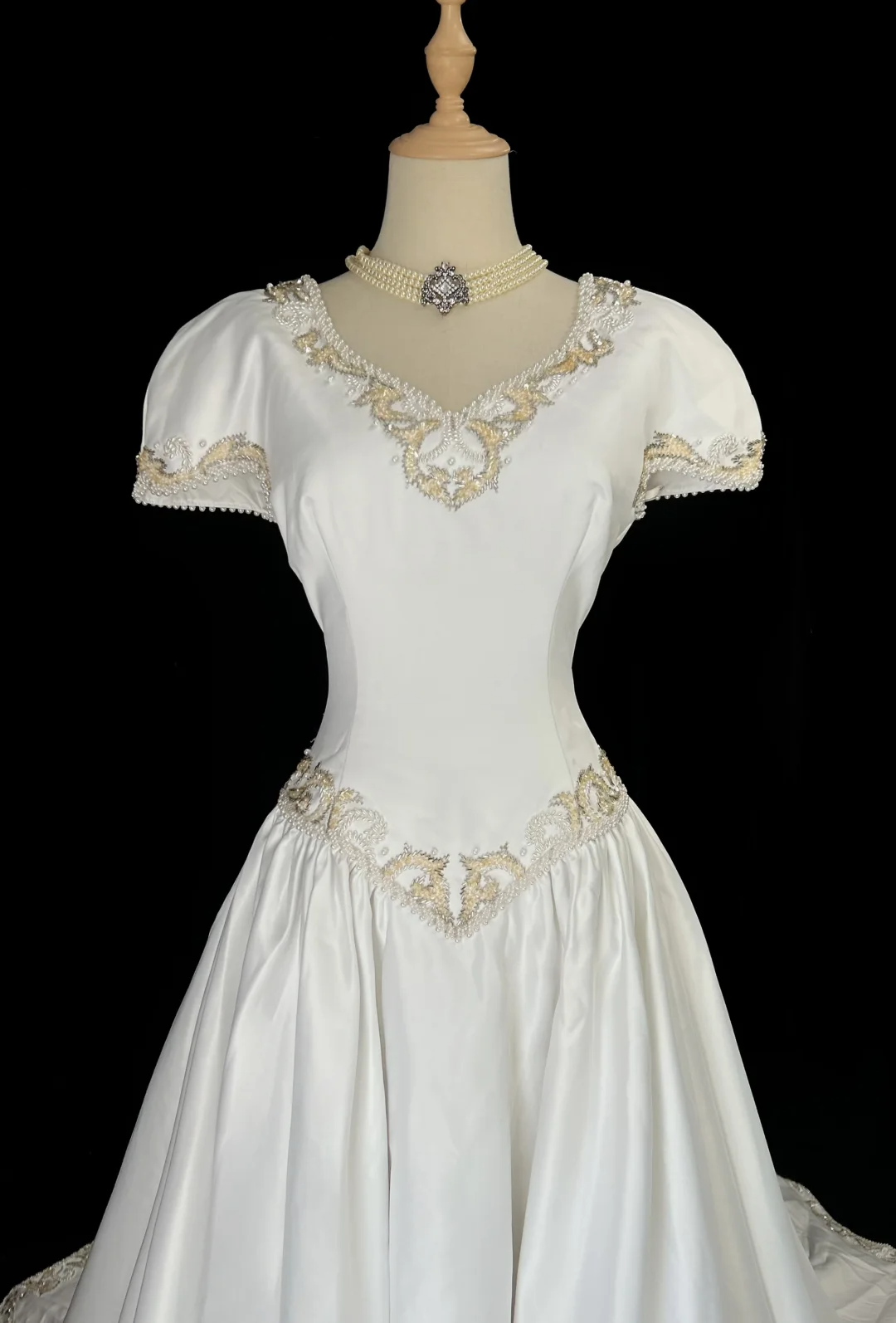 Robe de mariée classique, robe de bal, col en V, satin blanc, longue, style années 70, robe de mariée vintage, robes de mariée DH1260