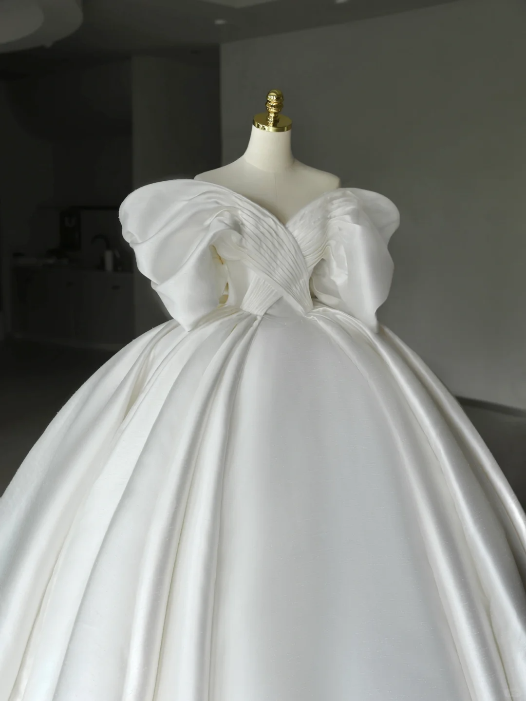 Prinzessin Brautkleid Ballkleid aus der Schulter Satin Brautkleid mit weißen kurzen Ärmeln Brautkleider bescheidene Brautkleider DH1287