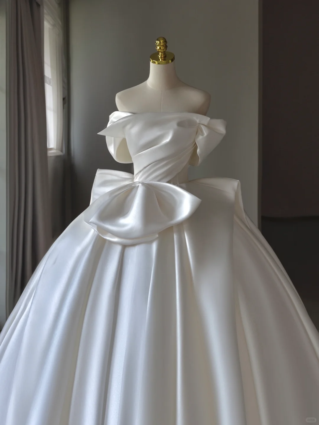 Princess Bridal Gown Ball Gown Off The Shoulder Satin Wedding Dress With White Short Sleeves Wedding Dresses Modest Wedding Gowns DH1288