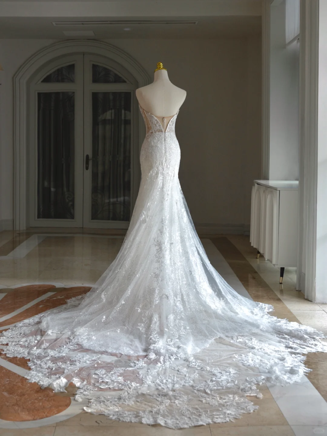 Robe de mariée sirène rétro sans manches avec décolleté en cœur et dentelle, robe de mariée modeste DH1299