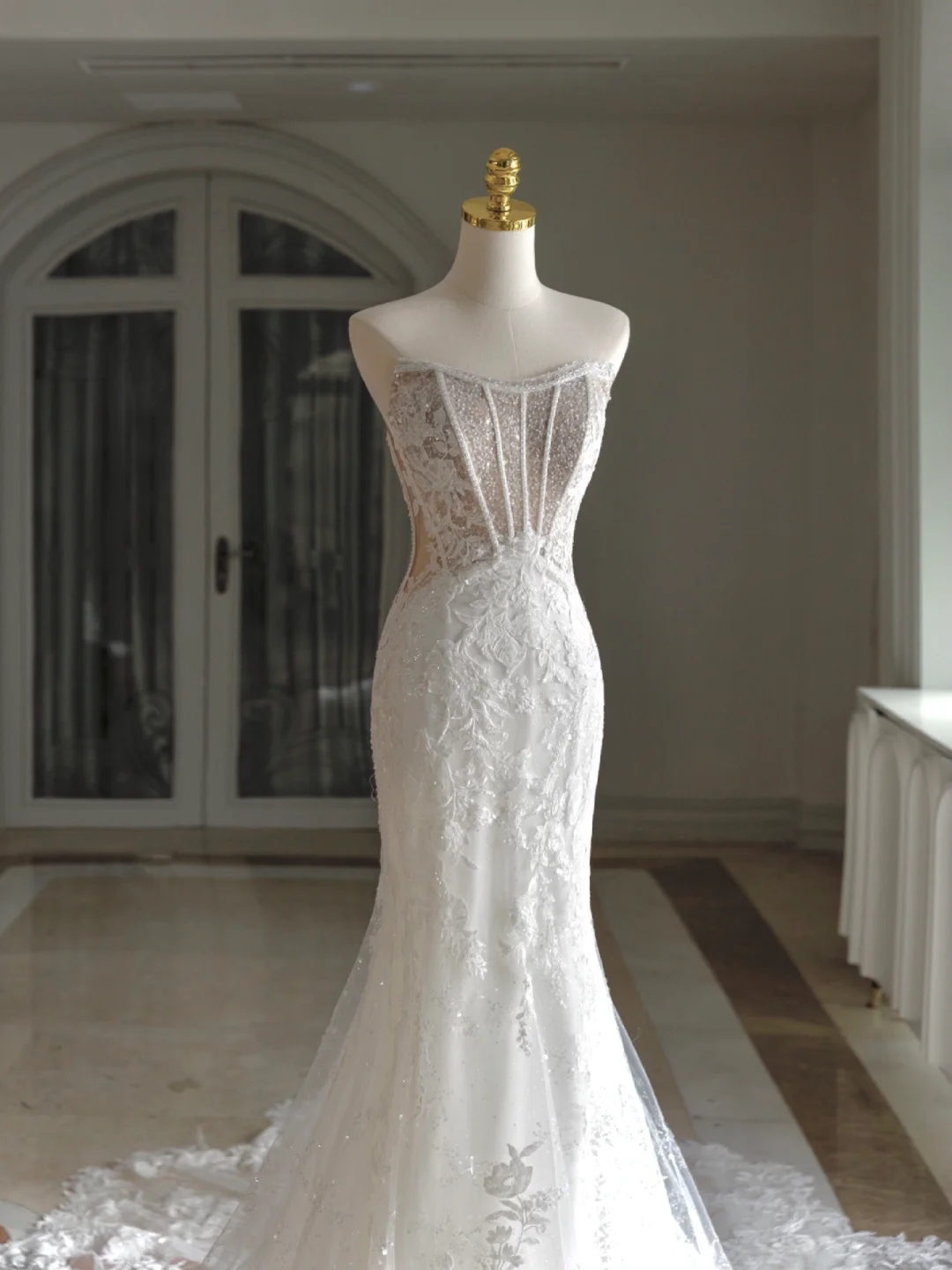 Robe de mariée sirène rétro sans manches avec décolleté en cœur et dentelle, robe de mariée modeste DH1299