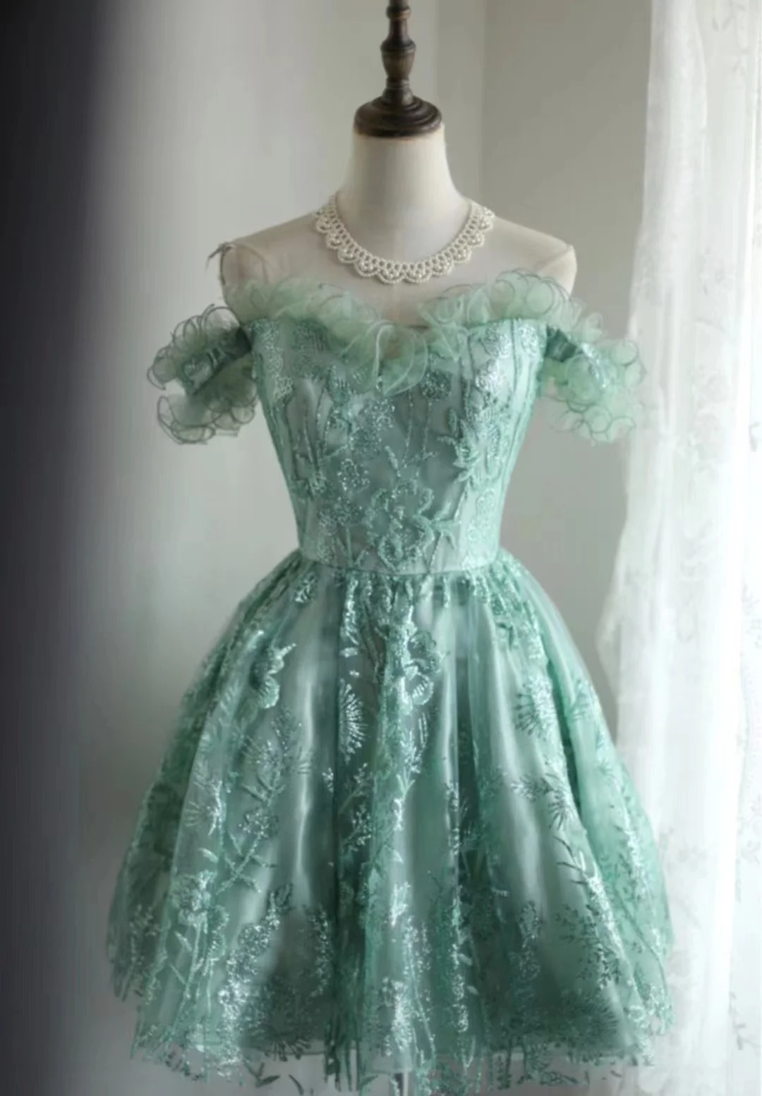 Vintage Ball Gown Off The Shoulder Green Lace Mini Short Formal 8th Grade Homecoming Dresses Summer Middle School Hoco Dress 20th Birthday Outfits DH1315