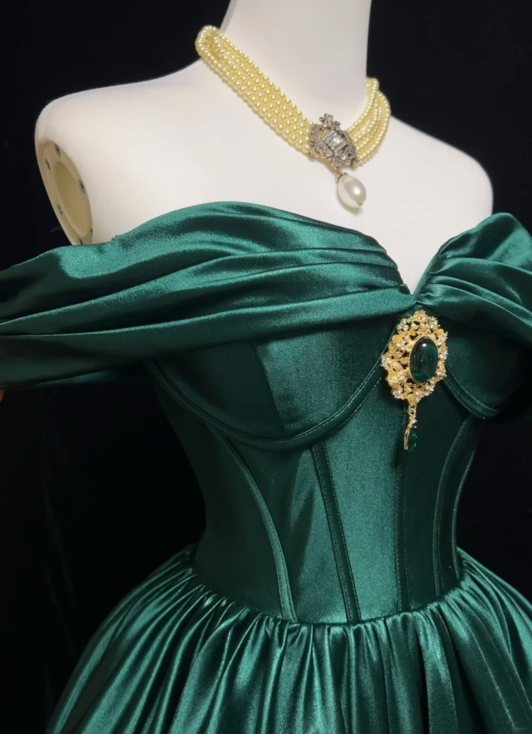 Trendy Ball Gown Off The Shoulder Green Satin Mini Short Formal 8th Grade Homecoming Dresses Middle School Hoco Dress Cocktail Outfits DH1456