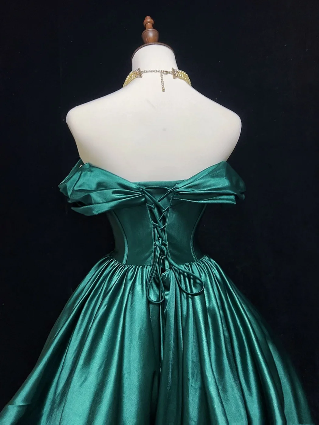 Trendy Ball Gown Off The Shoulder Green Satin Mini Short Formal 8th Grade Homecoming Dresses Middle School Hoco Dress Cocktail Outfits DH1456