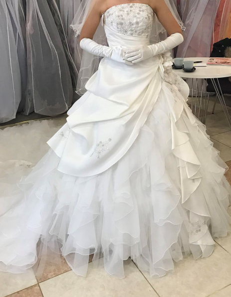 Vintage Wedding Gown Bridal Dress Ball Gown Strapless Satin Wedding Dress White Wedding Dresses Modest Wedding Gowns DH1502