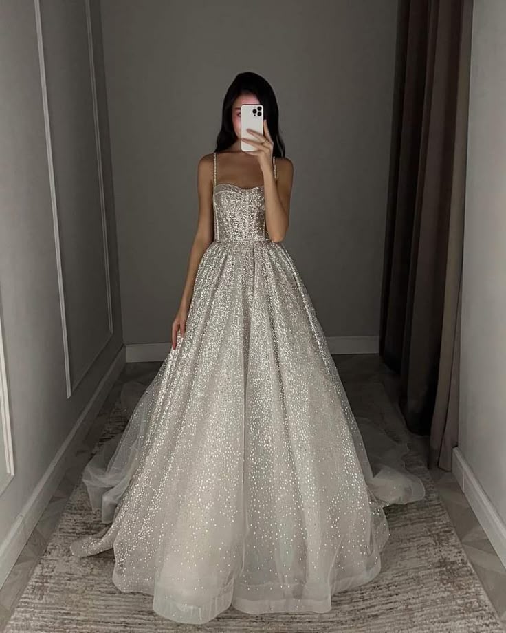 Einzigartiges Brautkleid A-Linie Spaghettiträger Weiß Pailletten Lange Brautkleider Luxus Brautkleid Brautkleider DH1520