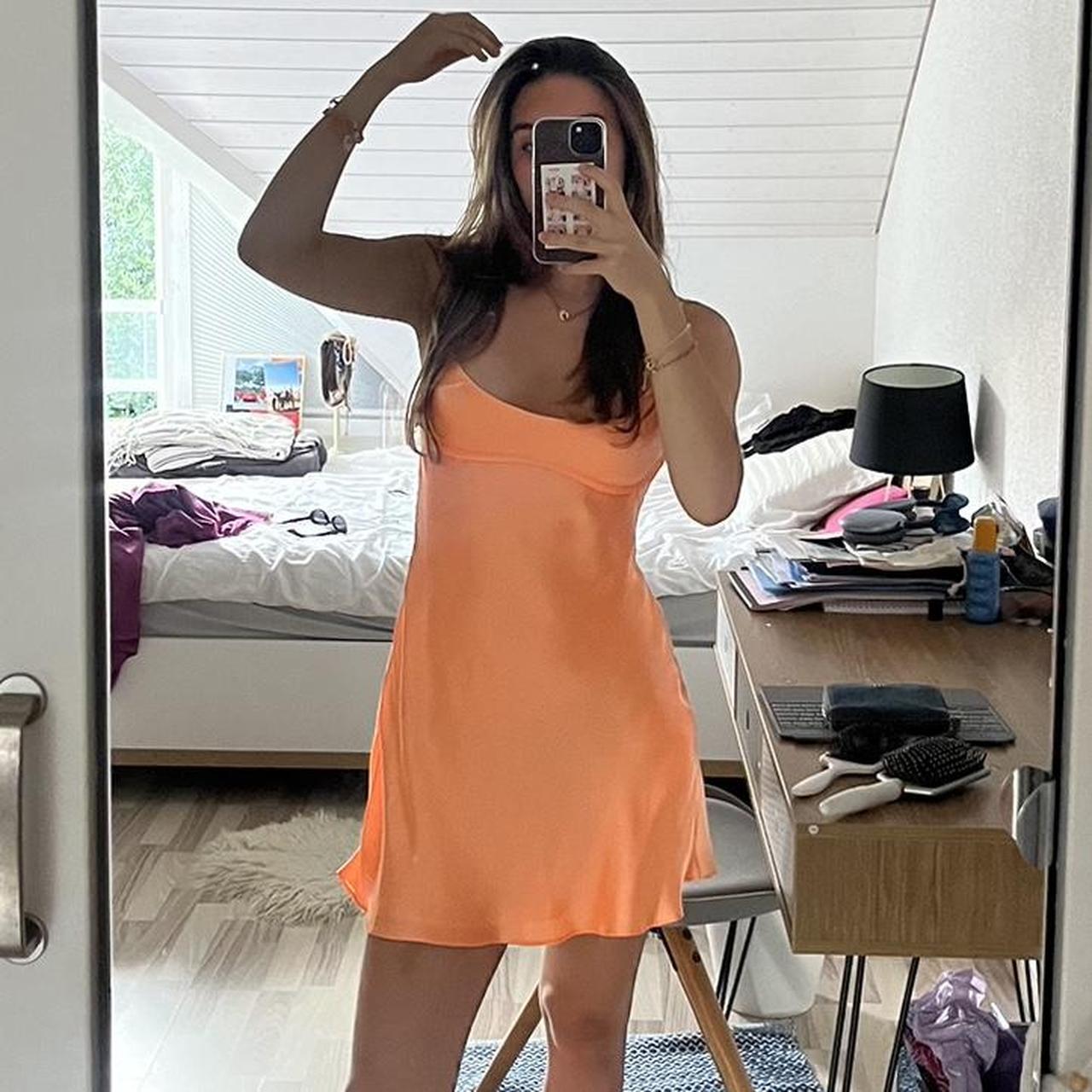 Robe de soirée courte en satin orange à bretelles spaghetti, style trapèze, tenue de cocktail dos nu, style collège, DH1722