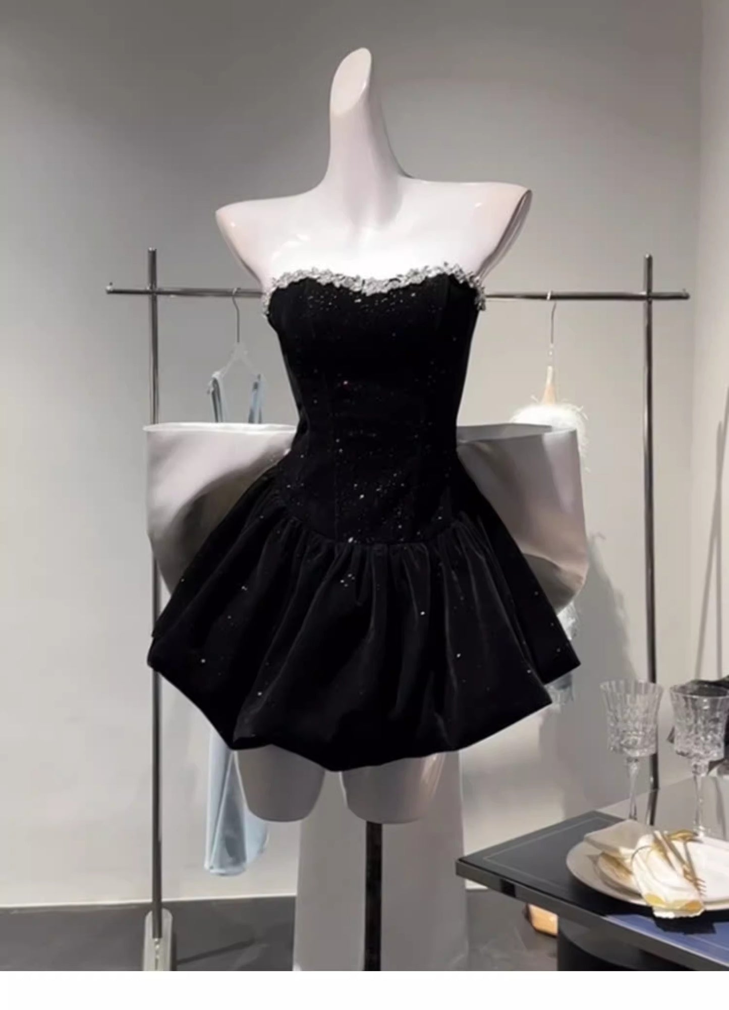 Cute A Line Sweetheart Black Velvet Short Mini Formal 8th Grade Homecoming Dresses Middle School Hoco Court Dress 18th Birthday Dress Hoco Outfits DH1800