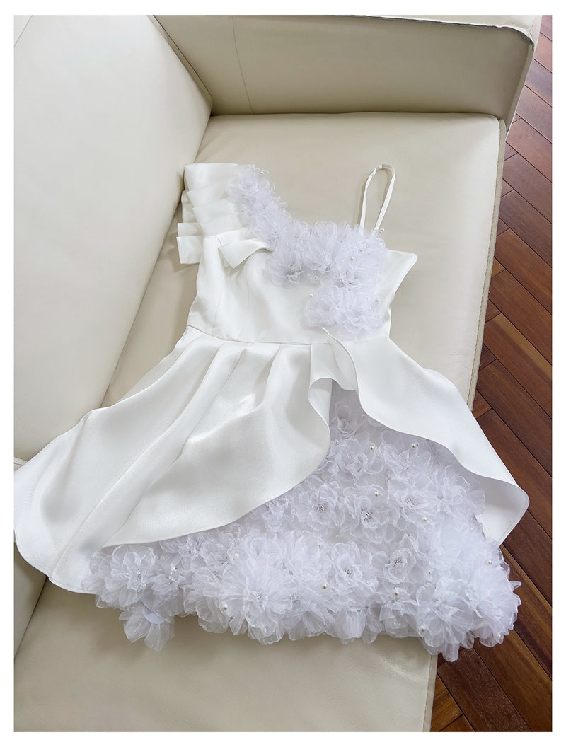 Süßes A-Linien-Kleid mit einer Schulter aus weißem Satin, kurz, Mini, formelles Homecoming-Kleid für die 8. Klasse, High School, Hoco Court Dress, Abschlusskleid, Cocktail-Outfits DH1898