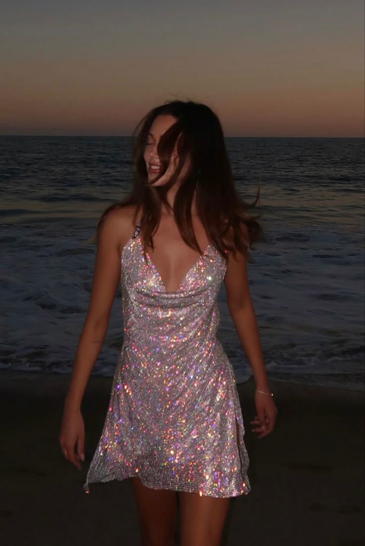 Modest A line Halter Sequin Short Formal Homecoming Dress Middle School Short 18th Birthday Outfits Graduation Dress Cocktail Dresses DH2245