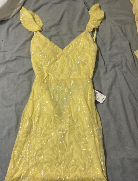 Pretty A line V Neck Yellow Sequin Formal Homecoming Dresses Short 21st Birthday Outfits Graduation Dress Mini Cocktail Dresses DH2270