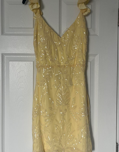 Pretty A line V Neck Yellow Sequin Formal Homecoming Dresses Short 21st Birthday Outfits Graduation Dress Mini Cocktail Dresses DH2270