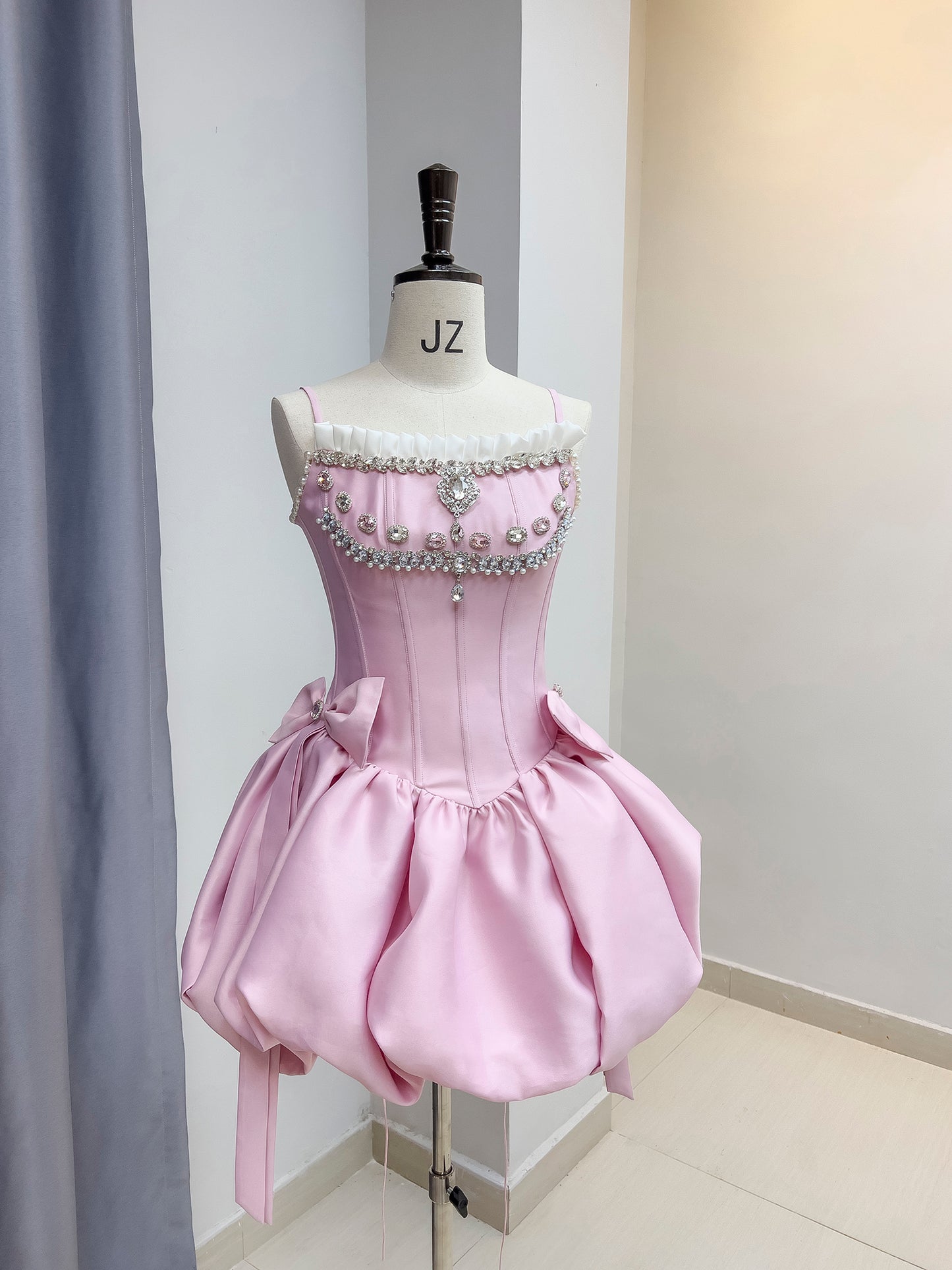 Modest Ball Gown Spaghetti Straps Satin Short Formal Homecoming Dress Middle School Short 18th Birthday Outfits Graduation Dress Cocktail Dresses DH2289