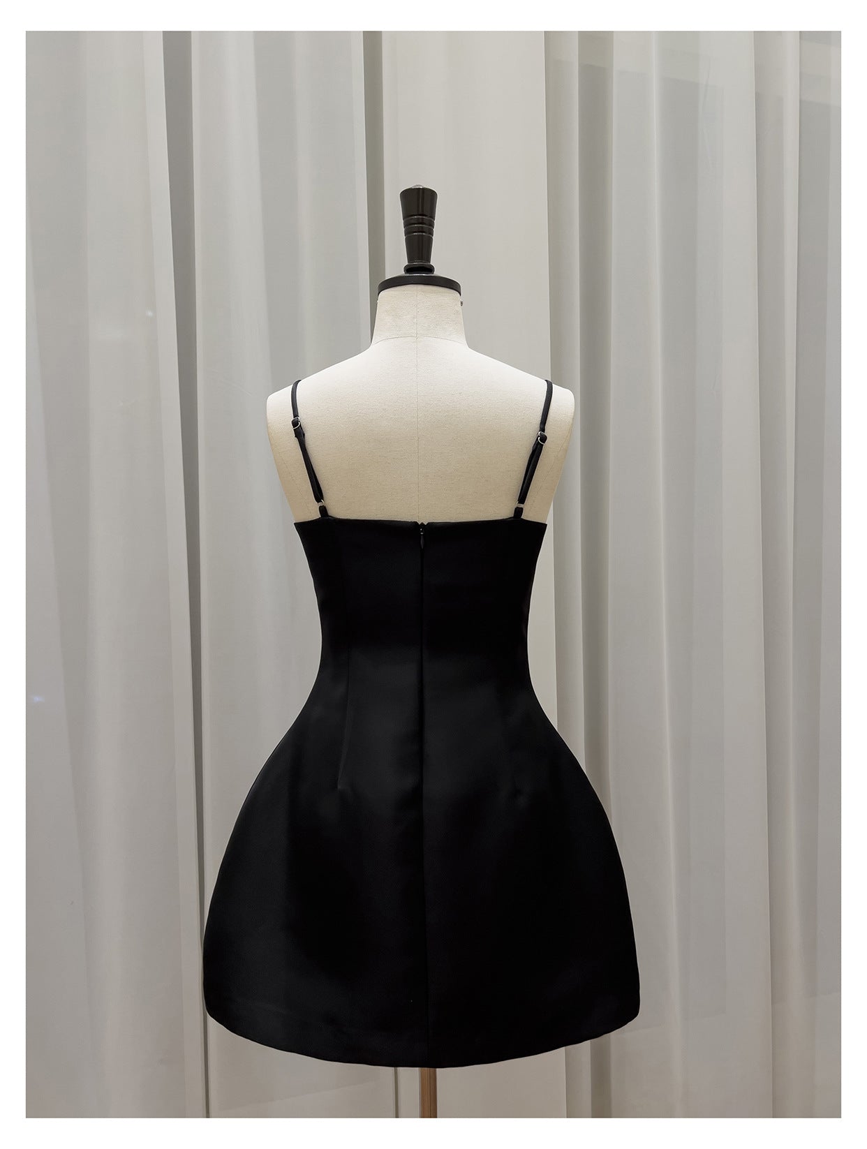 Pretty Ball Gown Spaghetti Straps Little Black Dress Formal Homecoming Dresses Middle School Short 21st Birthday Outfits Graduation Dress Mini Cocktail Dresses DH2305