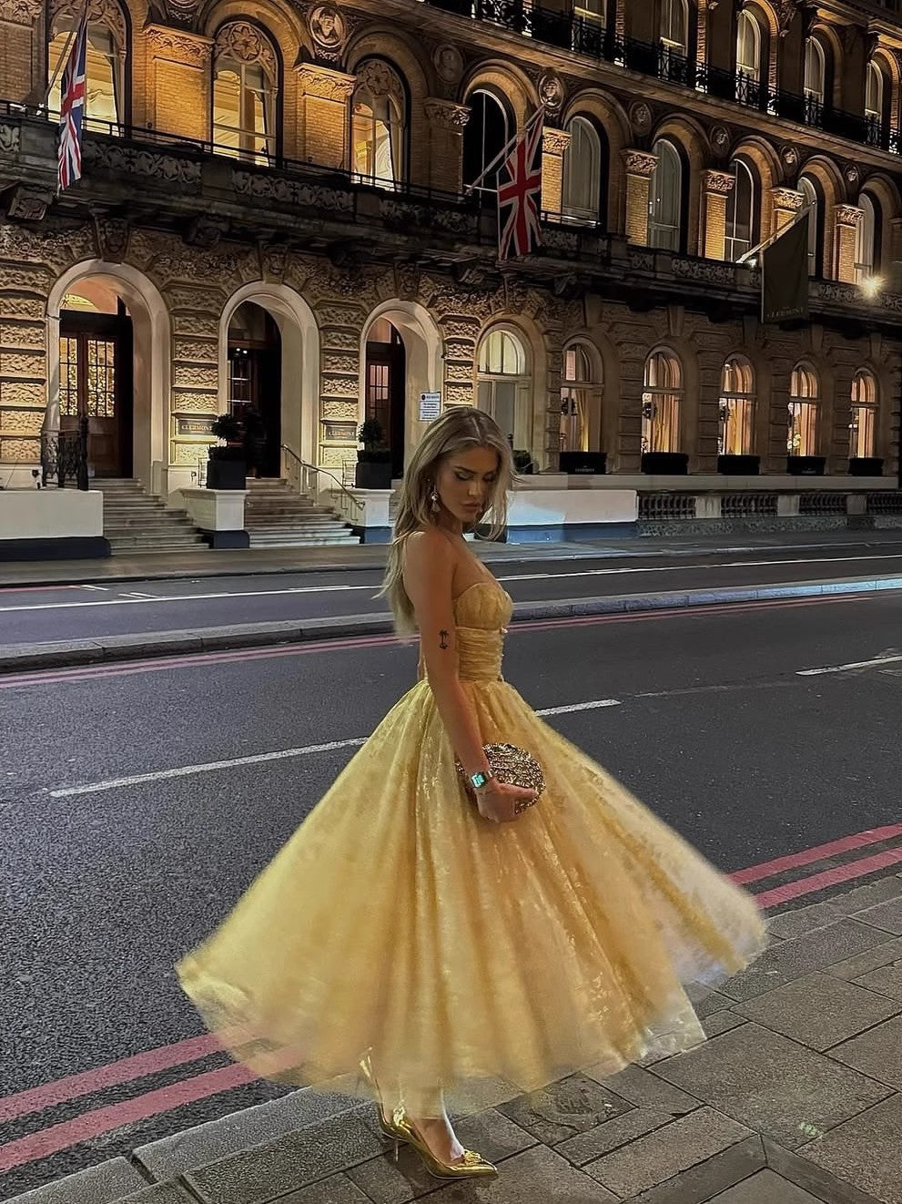 Jolie robe de soirée jaune en dentelle, coupe trapèze, décolleté en cœur, tenue de soirée, de remise de diplôme, de cocktail, DH2463