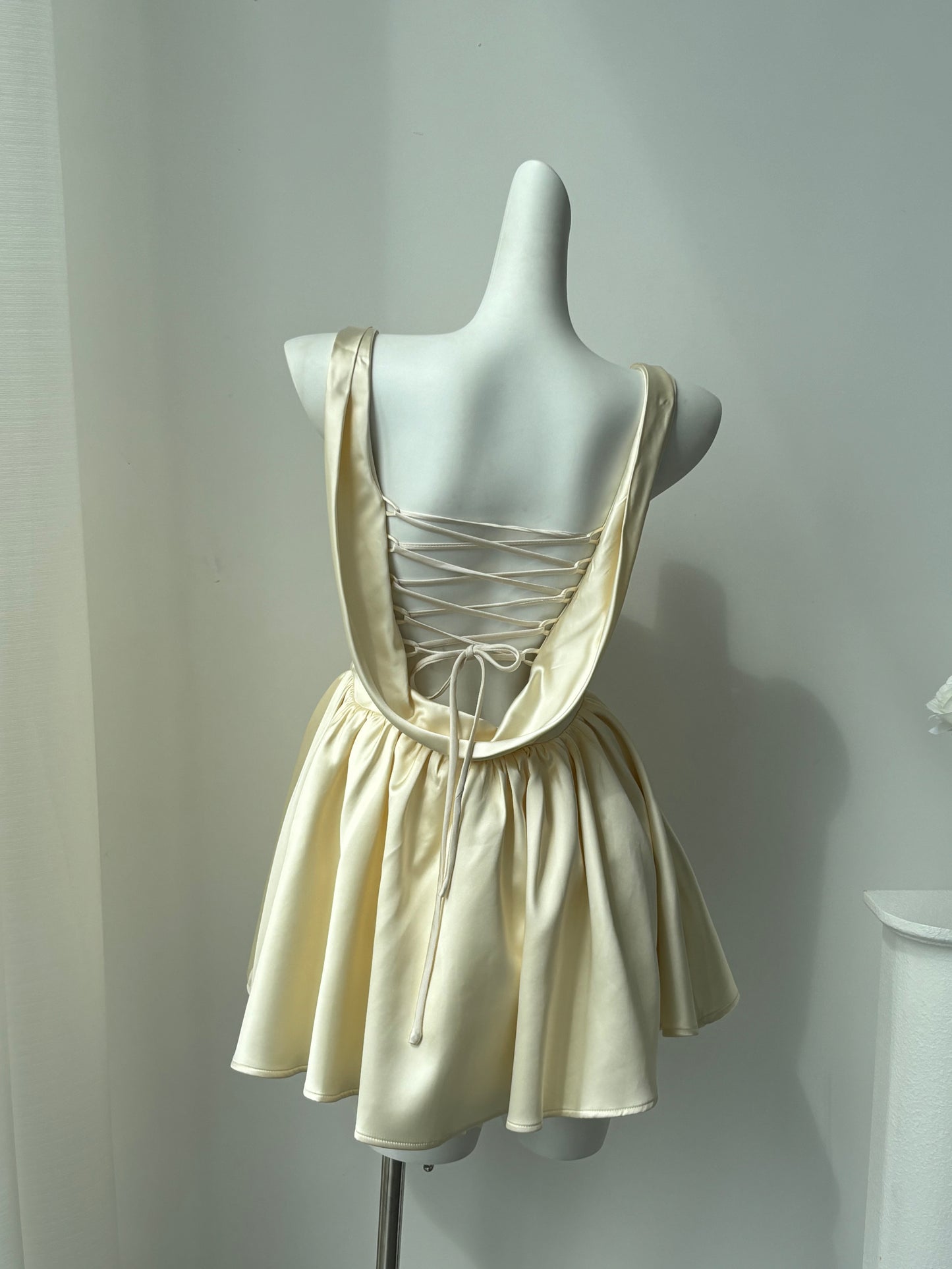 Jolie robe de soirée trapèze en satin champagne à col carré, tenue courte pour 16e anniversaire, robe de remise de diplôme, mini robe de cocktail DH2466