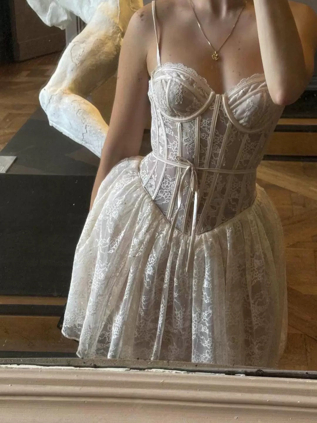 Robe de soirée courte en dentelle blanche à bretelles spaghetti, coupe trapèze, tenue de soirée pour 16 ans, robe de remise de diplôme, mini robe de cocktail DH2479