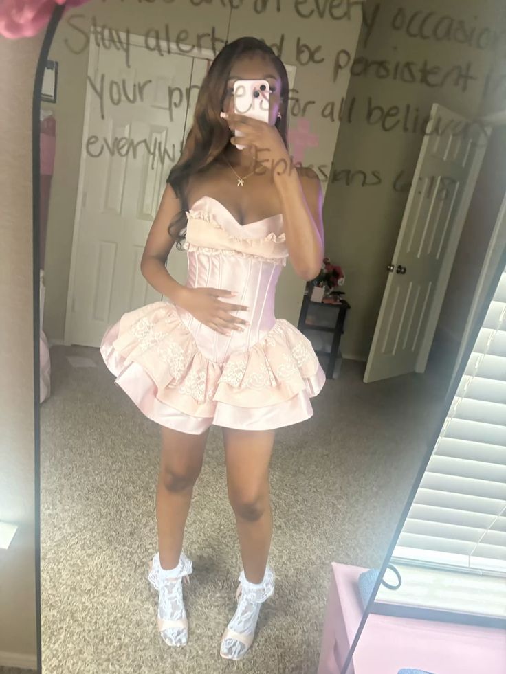 Robe de bal princesse en satin rose avec décolleté en cœur et dentelle, courte, formelle, pour le bal de fin d'année, pour le collège, tenues Hoco DH2597