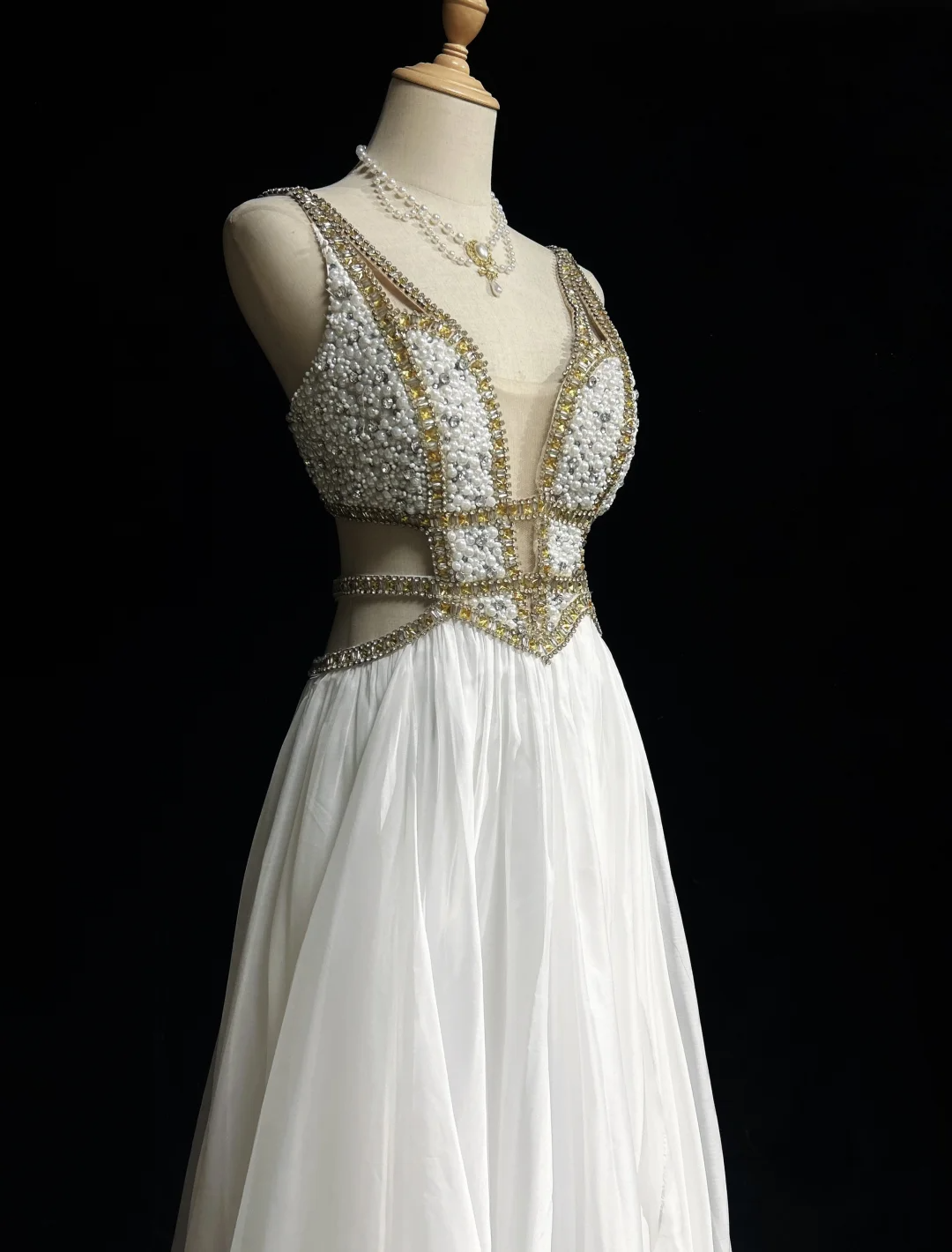 Robe de bal rétro trapèze, col en V, en mousseline blanche, avec perles argentées et dorées, longue robe à fleurs, tenue de soirée pour 21e anniversaire, DH2662