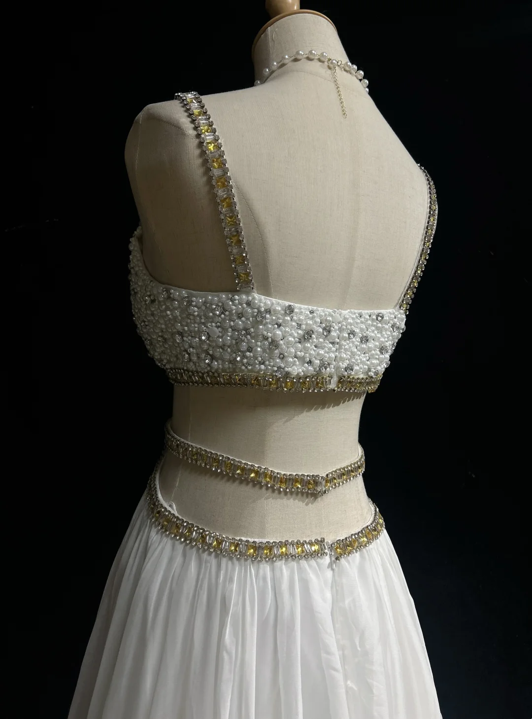 Robe de bal rétro trapèze, col en V, en mousseline blanche, avec perles argentées et dorées, longue robe à fleurs, tenue de soirée pour 21e anniversaire, DH2662
