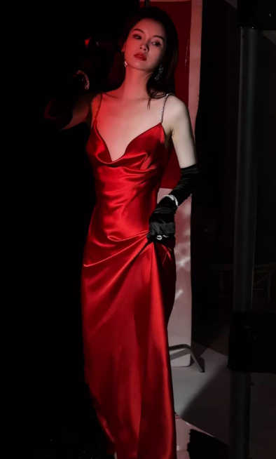 Modest Burgundy Spaghetti Strap Long Evening Gown Sheath Elegant Satin Formal Dress Open Back Party Dress DH2754