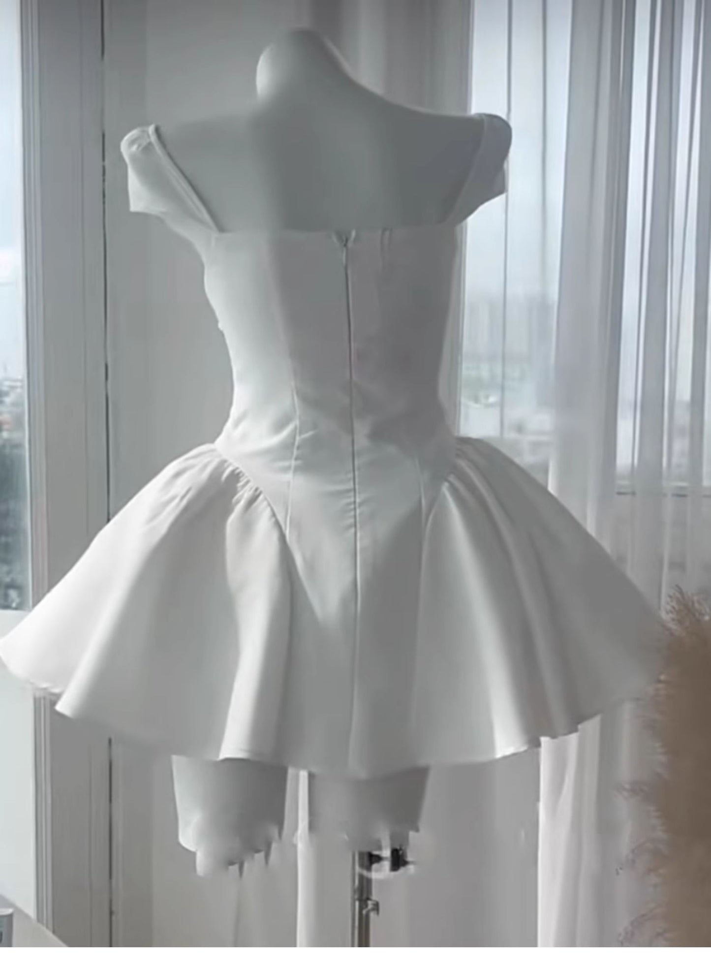 Pretty A line Strapless White Satin Short Formal 8th Grade Homecoming Dresses Summer Middle School Hoco Dress Homecoming Outfits DH420