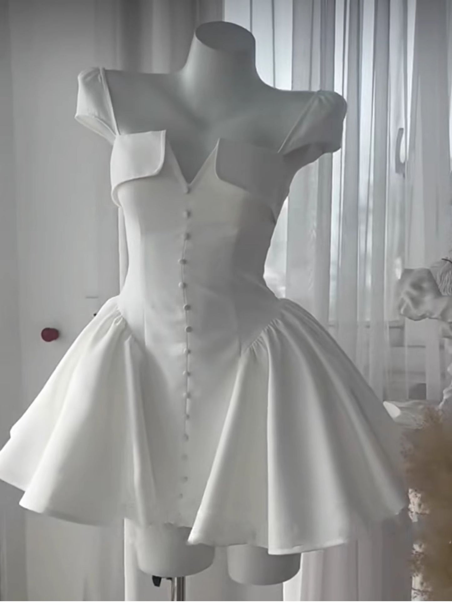Pretty A line Strapless White Satin Short Formal 8th Grade Homecoming Dresses Summer Middle School Hoco Dress Homecoming Outfits DH420