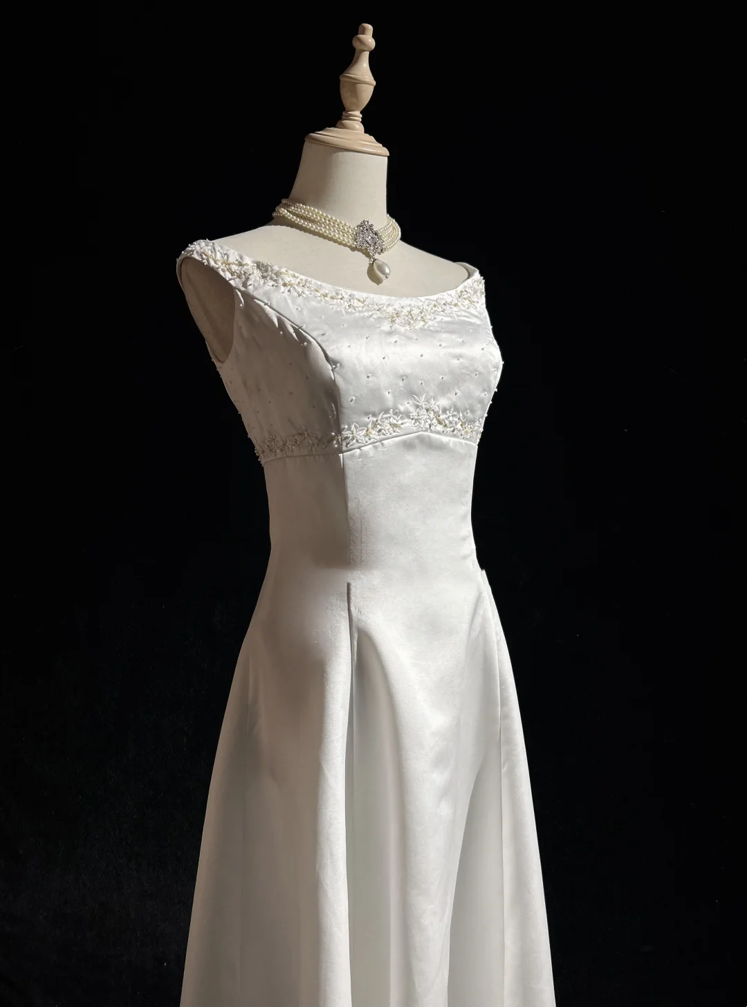 Robe de mariée classique trapèze, col bijou, longue robe de mariée blanche en satin, élégante robe de mariée DH649