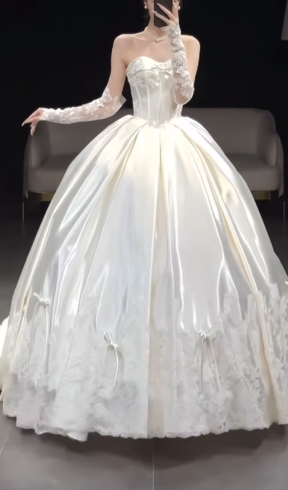 Classy Elegant Wedding Dress Ball Gown Strapless Satin Lace Long Wedding Dresses Bridal Gowns DH748