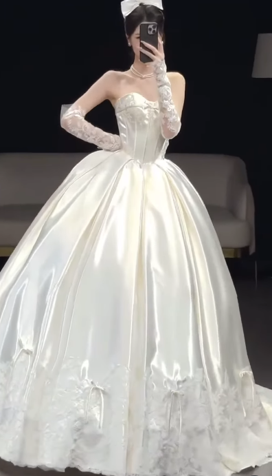 Classy Elegant Wedding Dress Ball Gown Strapless Satin Lace Long Wedding Dresses Bridal Gowns DH748