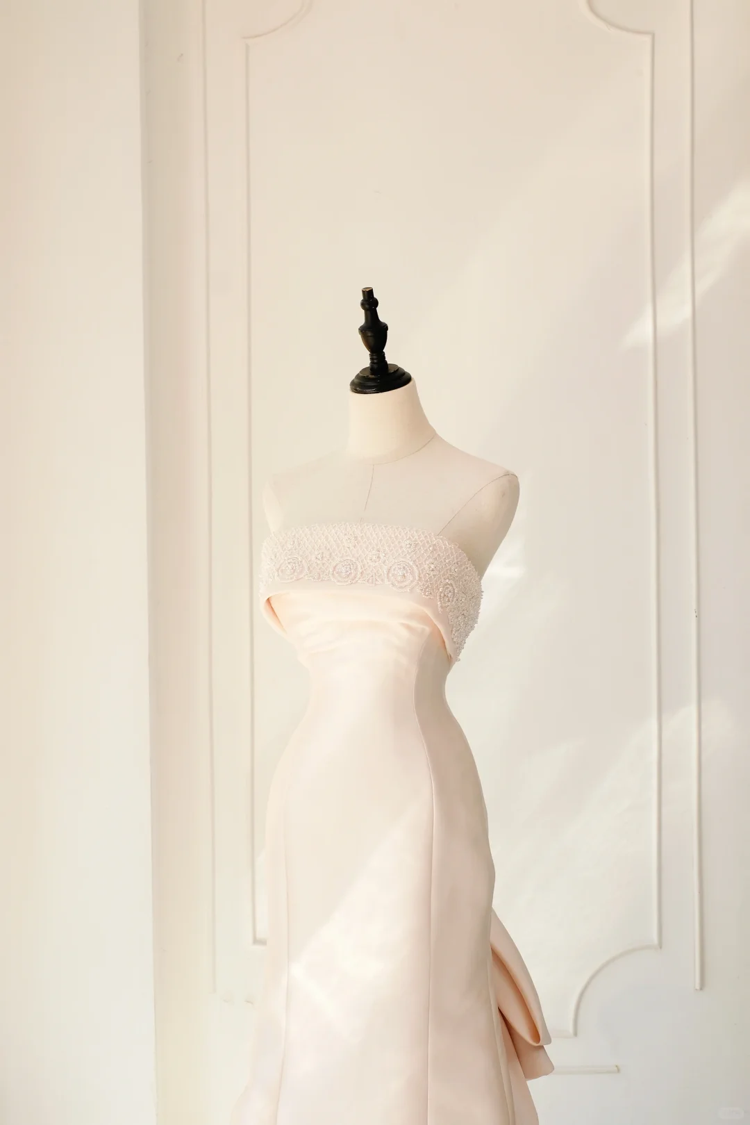 Robe de mariée classique sirène bustier sans manches en satin longue rose clair, robes de mariée élégantes, robe de mariée DH894