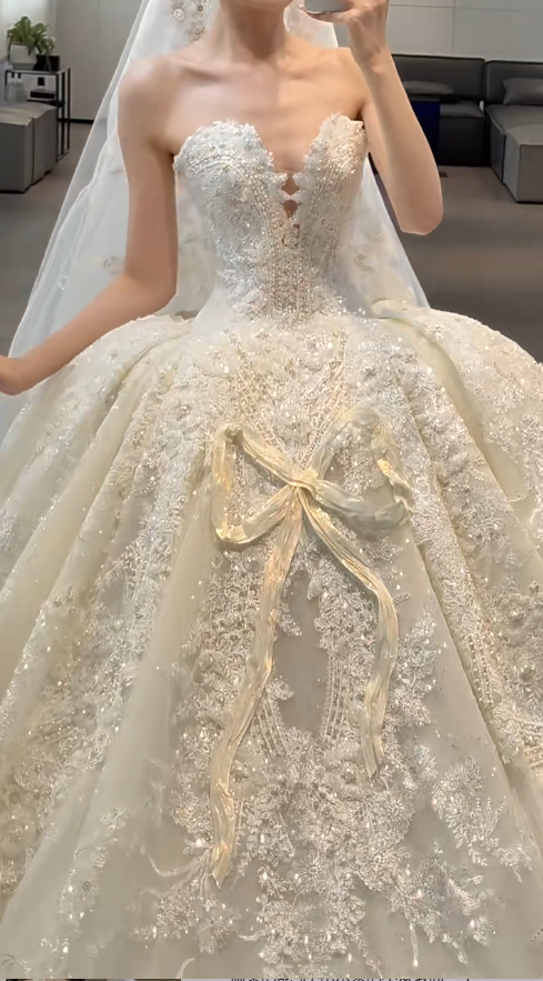Timeless Sweetheart Ball Gown Tulle Beaded Wedding Dress Elegant Applique White Bridal Dress DP2970