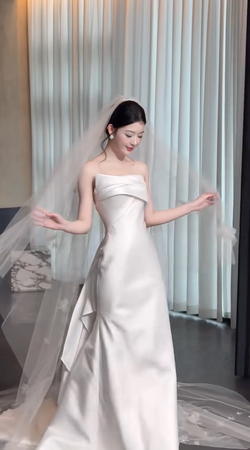 Elegant Strapless Sheath Long Wedding Dresses Satin White Bridal Gowns Sleeveless Bridal Dresses DP04069