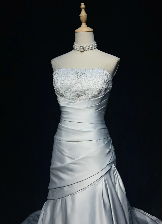 Elegant Off-shoulder Sheath Long Prom Dresses Satin Beaded Silver Birthday Dresses Sleeveless Evening Dresses DP04102