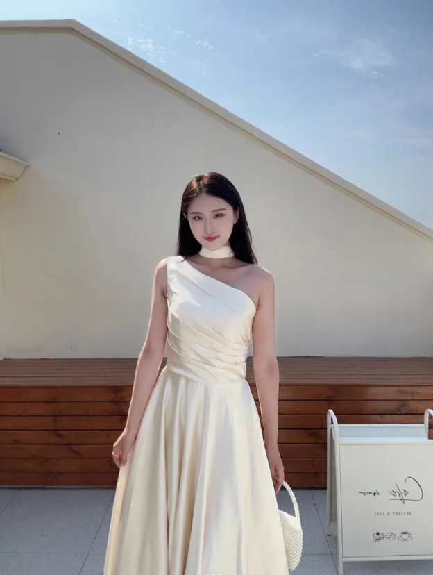 Chic Sheath Light Champagne Bridesmaid Dresses Satin Sleeveless Evening Dresses DP04159